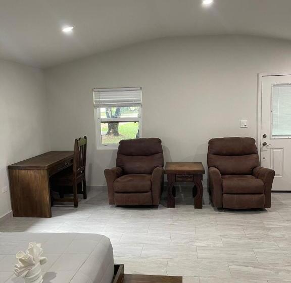 فندق Roaring River Golf & Accommodations