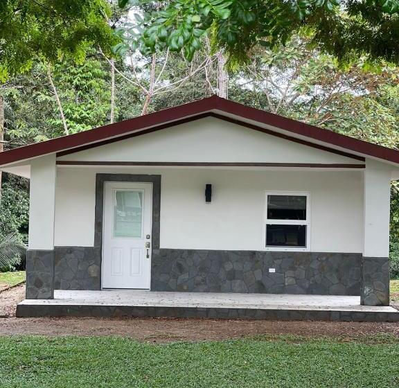 فندق Roaring River Golf & Accommodations