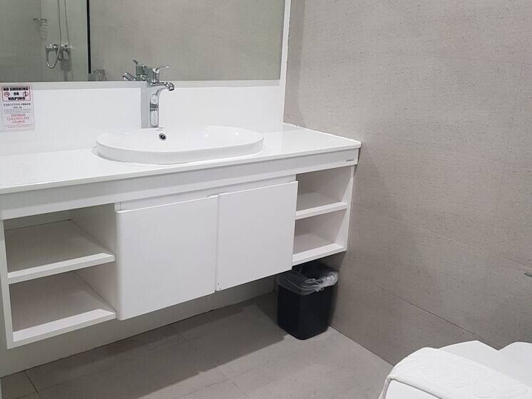 Travelite Hotel Legarda