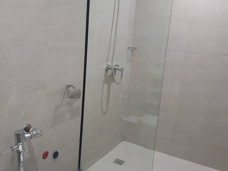 Travelite Hotel Legarda