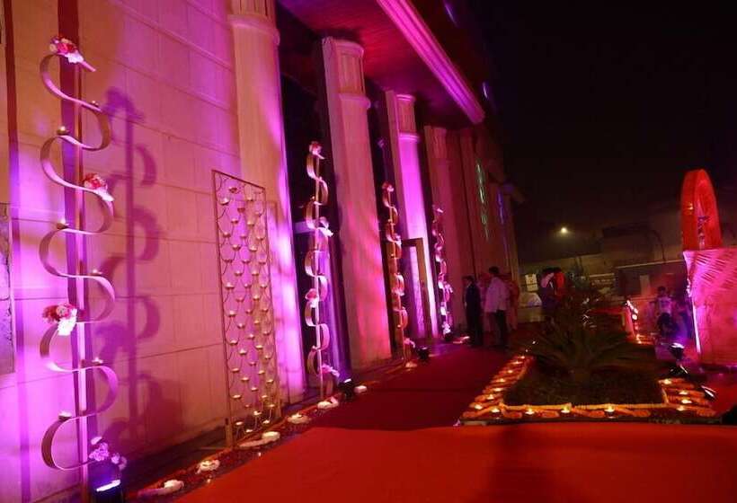 בית מלון כפרי The Utsav Grand Banquets & Resort