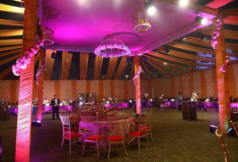 בית מלון כפרי The Utsav Grand Banquets & Resort