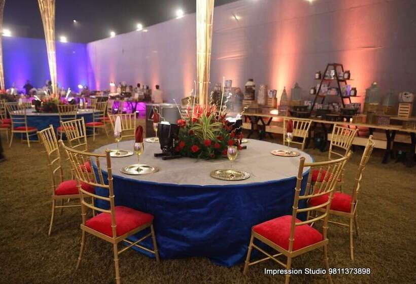 בית מלון כפרי The Utsav Grand Banquets & Resort