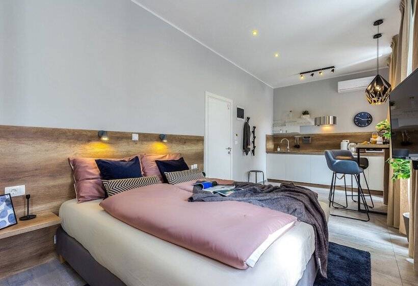 Number 1 Deluxe Apartments