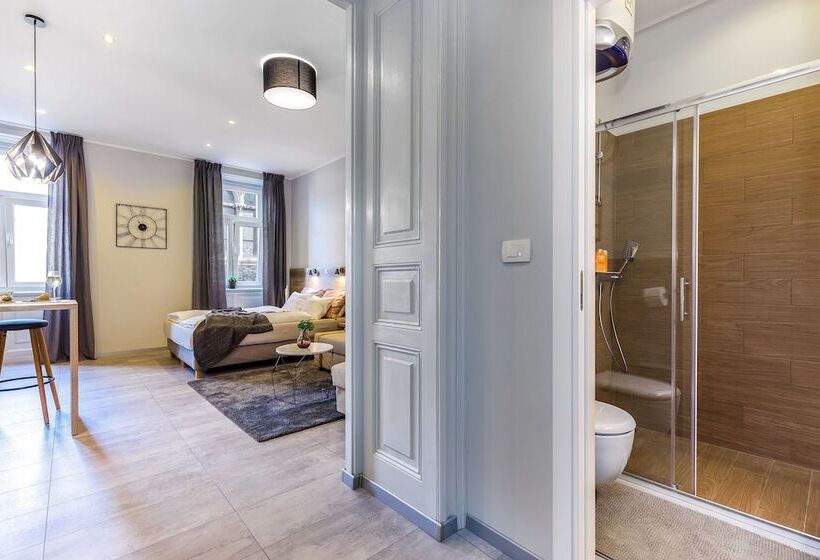 Number 1 Deluxe Apartments