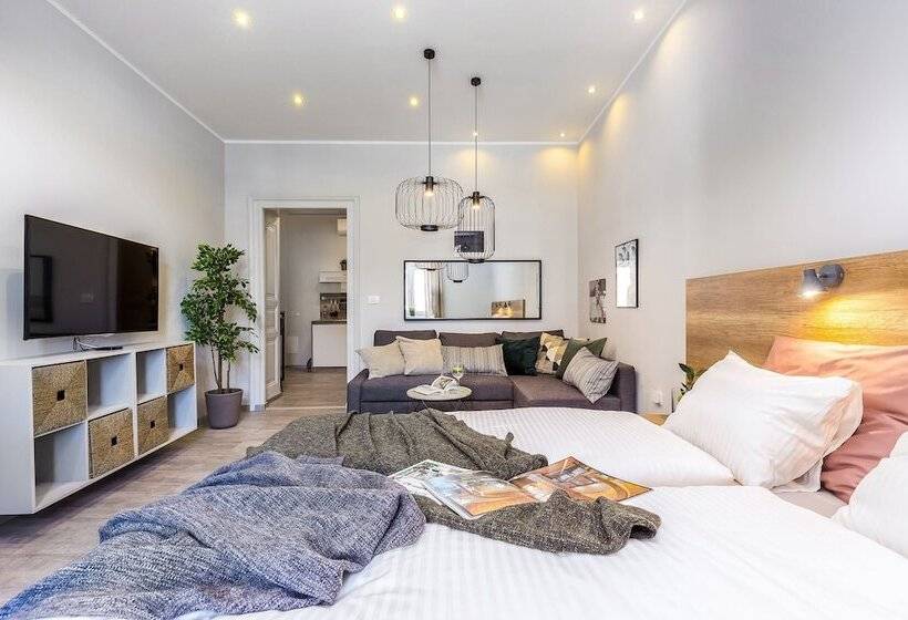 Number 1 Deluxe Apartments