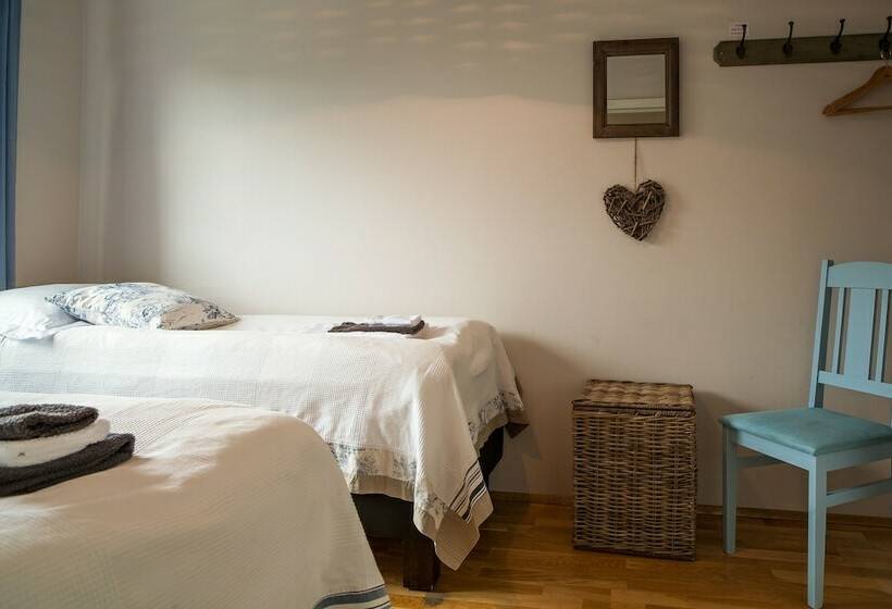 پانسیون Höfðagata Guesthouse