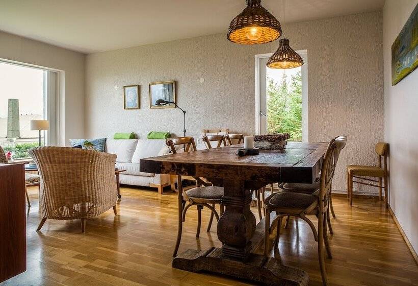 پانسیون Höfðagata Guesthouse