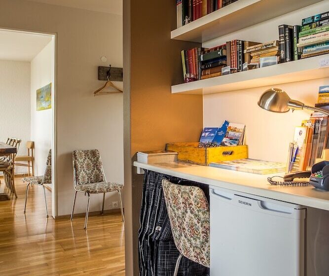 پانسیون Höfðagata Guesthouse