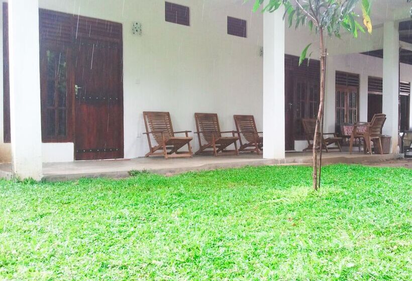 פנסיון Jayaru Guest House