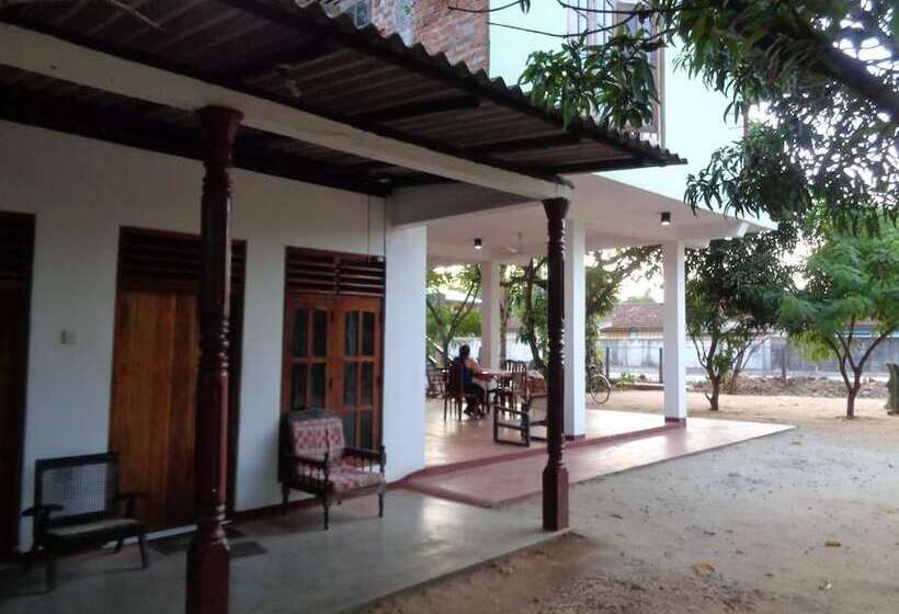 פנסיון Jayaru Guest House