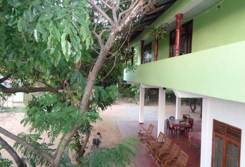 פנסיון Jayaru Guest House