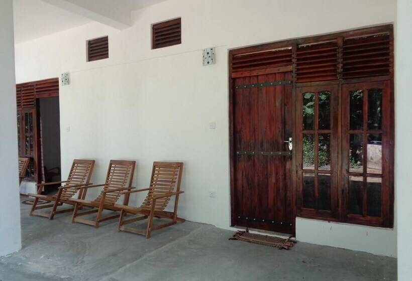 פנסיון Jayaru Guest House