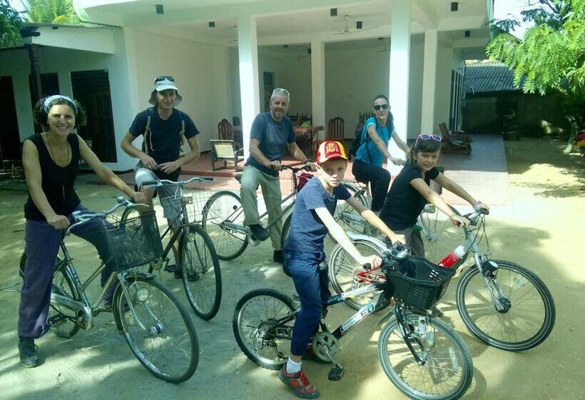 פנסיון Jayaru Guest House