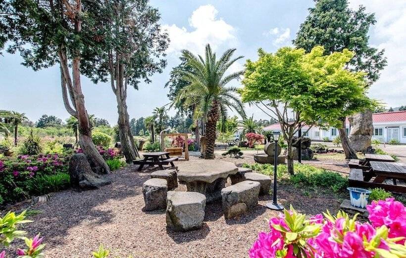 بنسيون Jeju Green Pampas