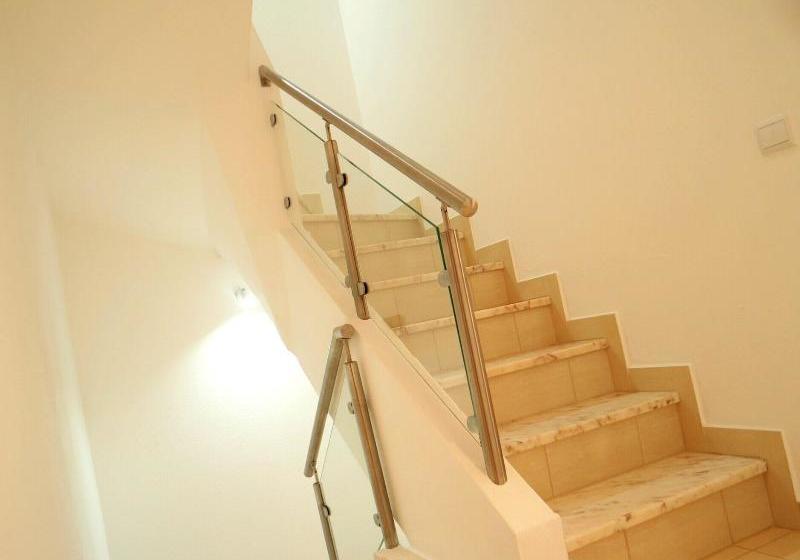 بنسيون Louise Guest House