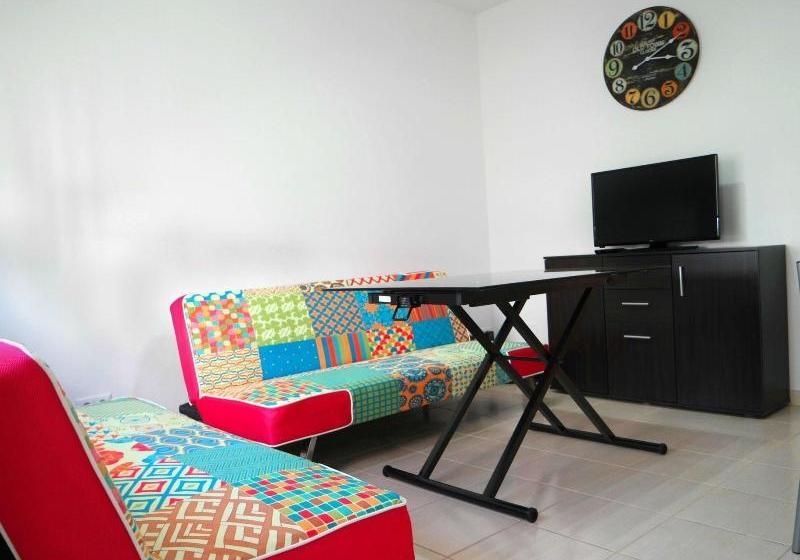 بنسيون Louise Guest House