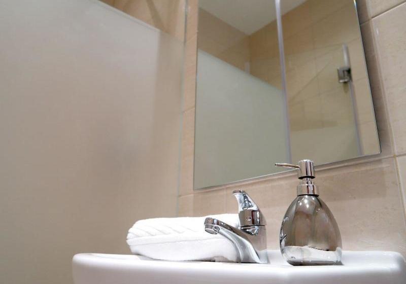 بنسيون Louise Guest House