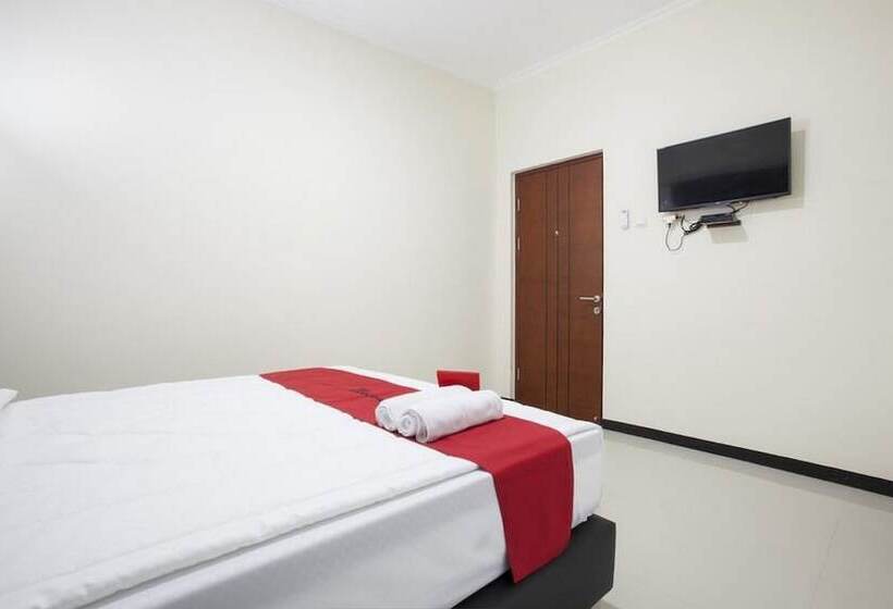 پانسیون Reddoorz @ Genteng Surabaya