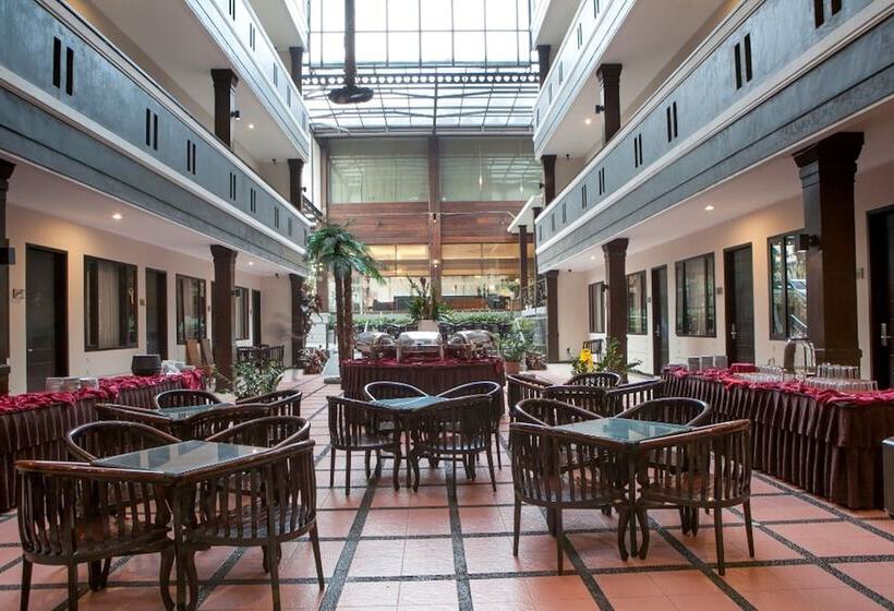 Пансион Reddoorz Plus Near Floating Market Lembang