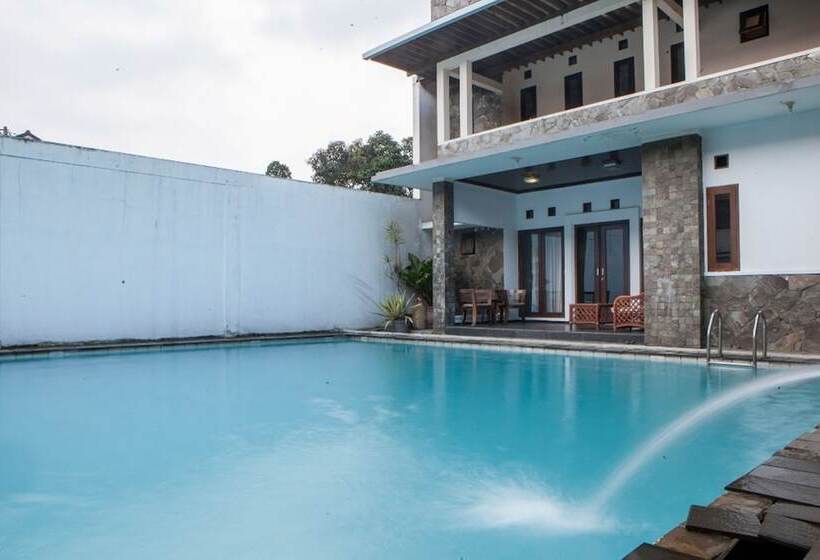 Пансион Reddoorz Plus Near Floating Market Lembang