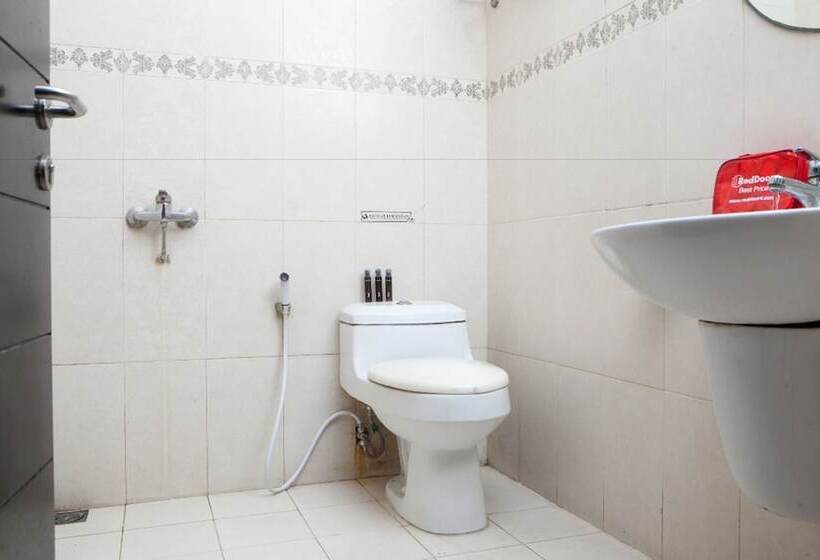 Пансион Reddoorz Plus Near Floating Market Lembang