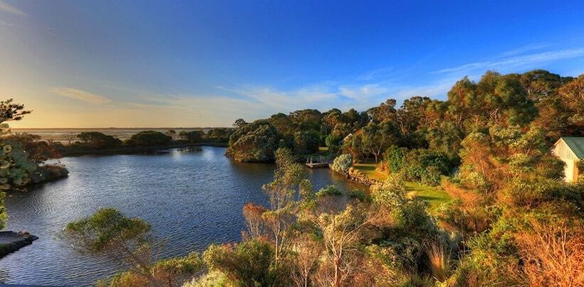 Stanley Lakeside Spa Cabins