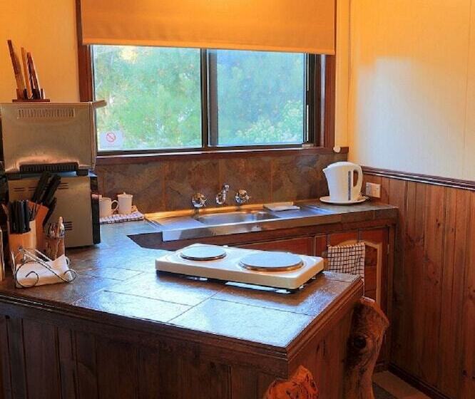 Stanley Lakeside Spa Cabins