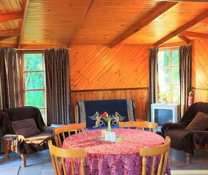 Stanley Lakeside Spa Cabins