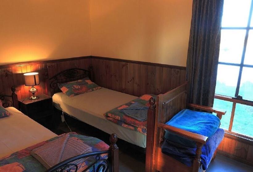 Stanley Lakeside Spa Cabins