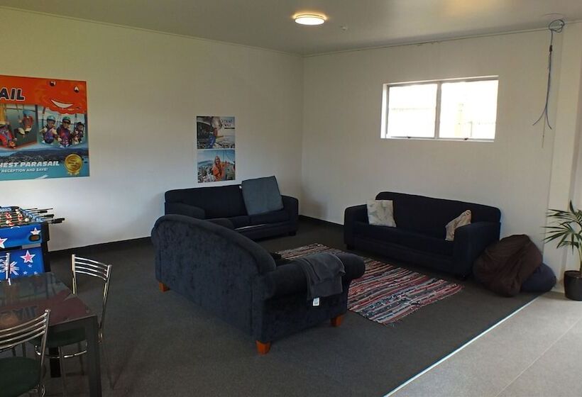 Bay Adventurer   Hostel