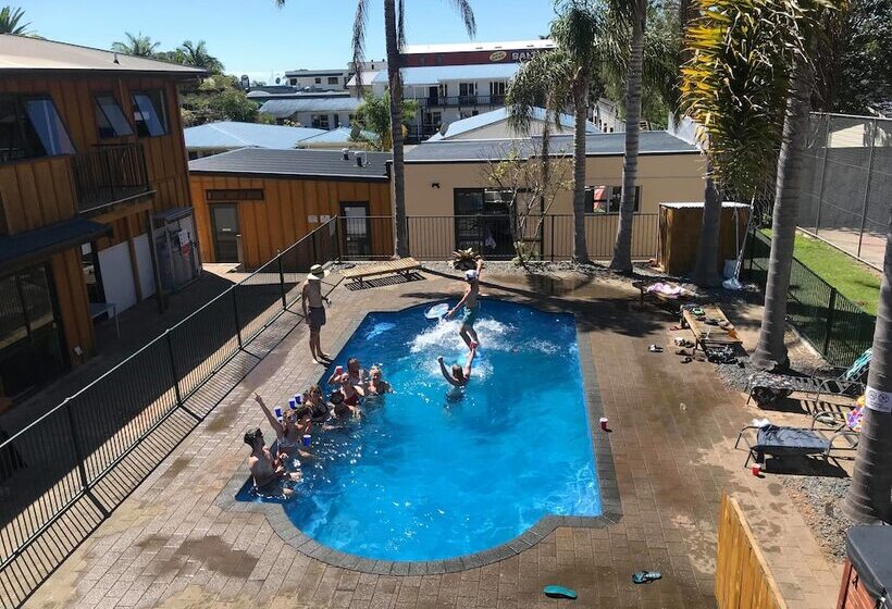 Bay Adventurer   Hostel