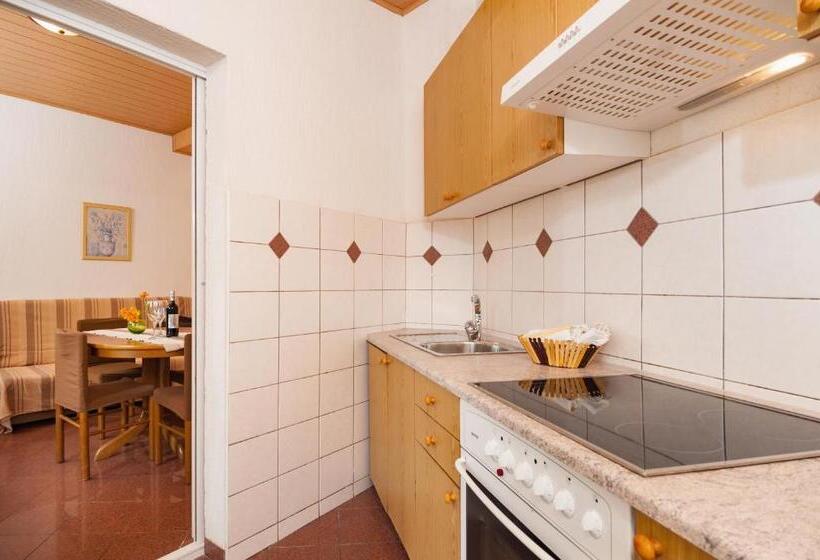 Beach Resort Apartments Bucina