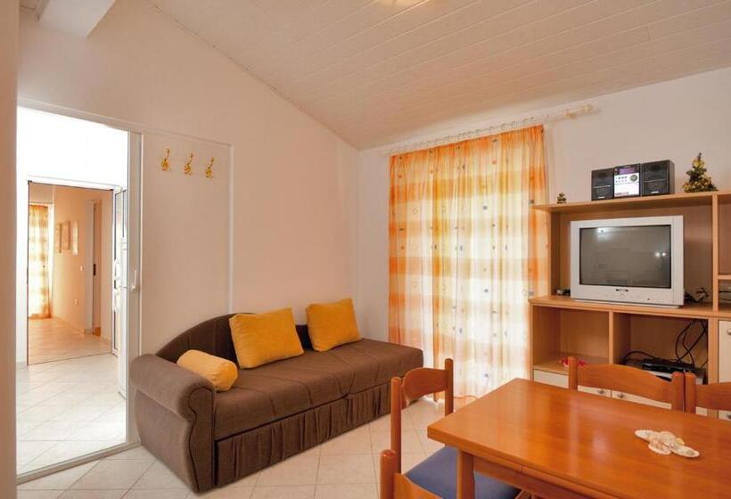 Beach Resort Apartments Bucina
