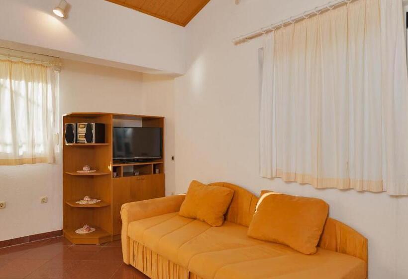 Beach Resort Apartments Bucina