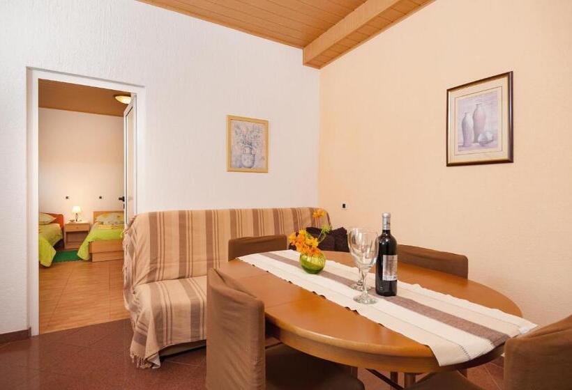 Beach Resort Apartments Bucina