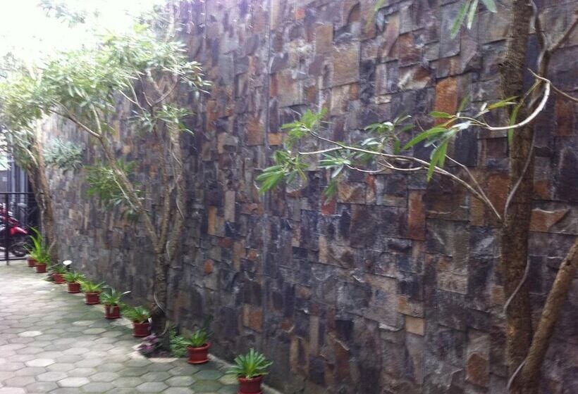 تختخواب و صبحانه Votel Viure Hotel Jogjakarta