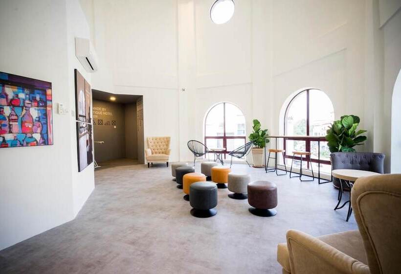 H Boutique Hotel Xplorer Kota Damansara