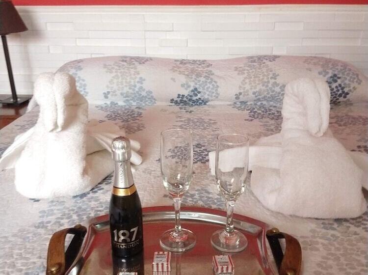 مسافرخانه Hosteria Villa Del Lago