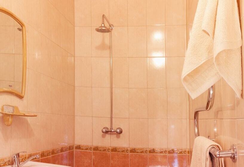 هتل Gostinichnyy Kompleks Shankhay