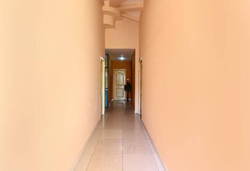 هتل Hallmark Begumpet By Oyo Rooms