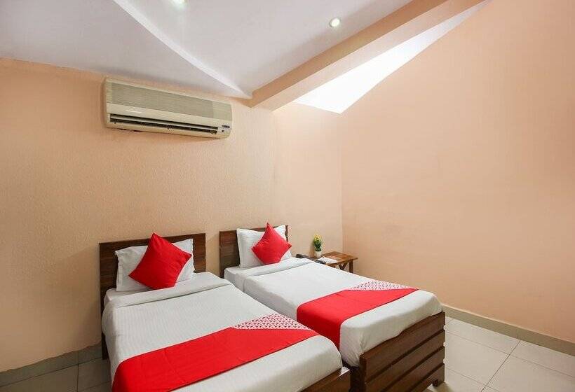 هتل Hallmark Begumpet By Oyo Rooms