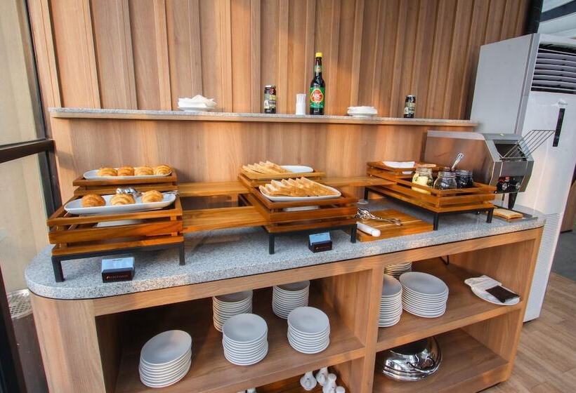 호텔 Kuretakeso Kemang