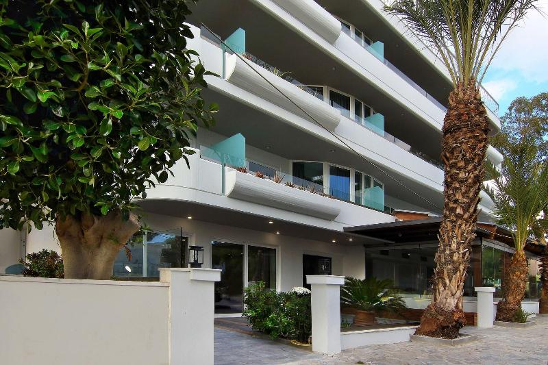 Maison 66, Riviera Hotels