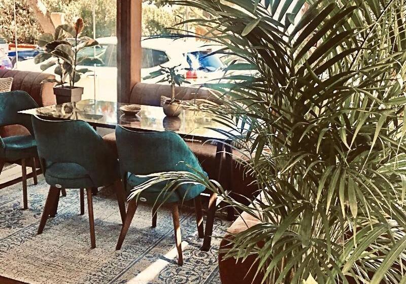 Maison 66, Riviera Hotels