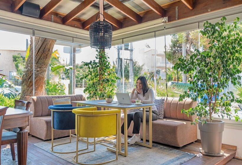 Maison 66, Riviera Hotels