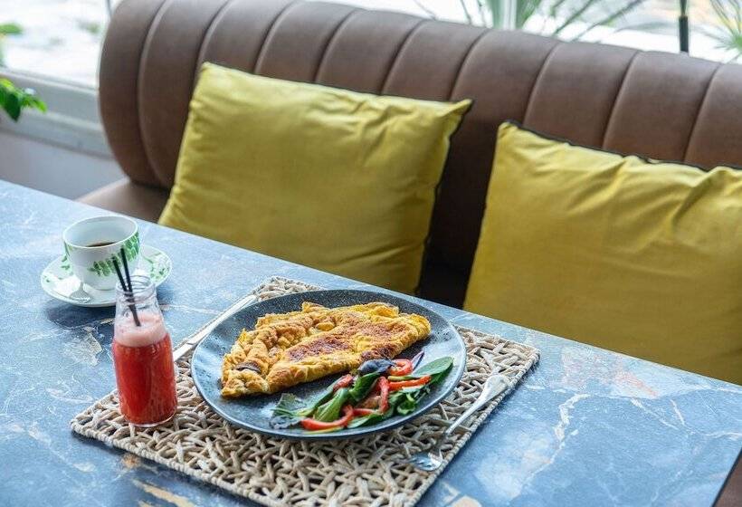 Maison 66, Riviera Hotels