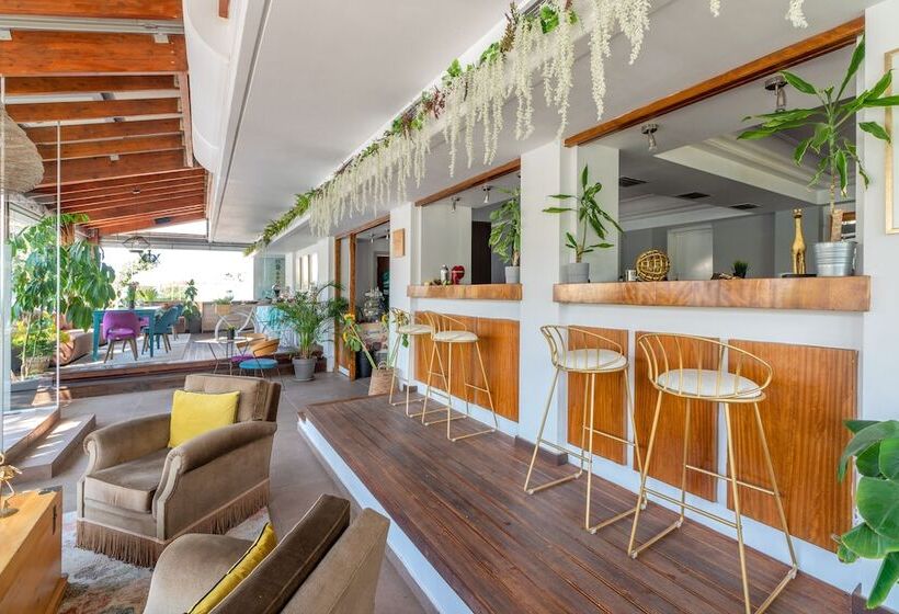Maison 66, Riviera Hotels