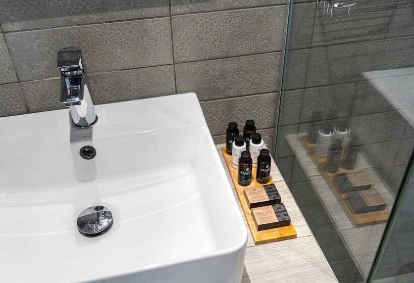 Maison 66, Riviera Hotels