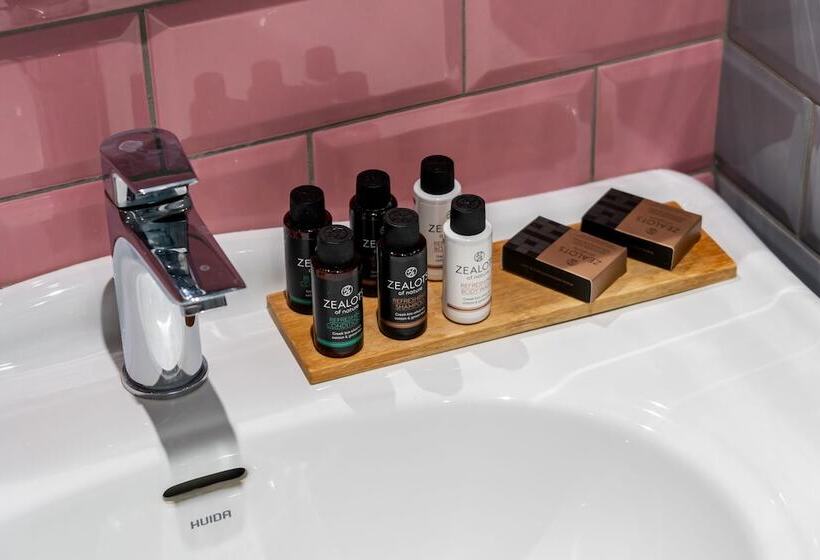 Maison 66, Riviera Hotels